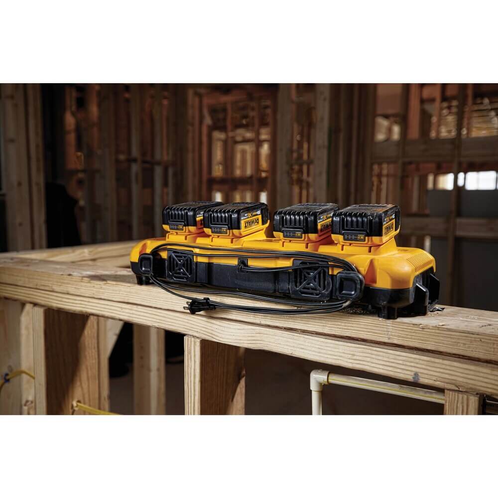 DEWALT DCB104 Multiport Simultaneous Fast Charger