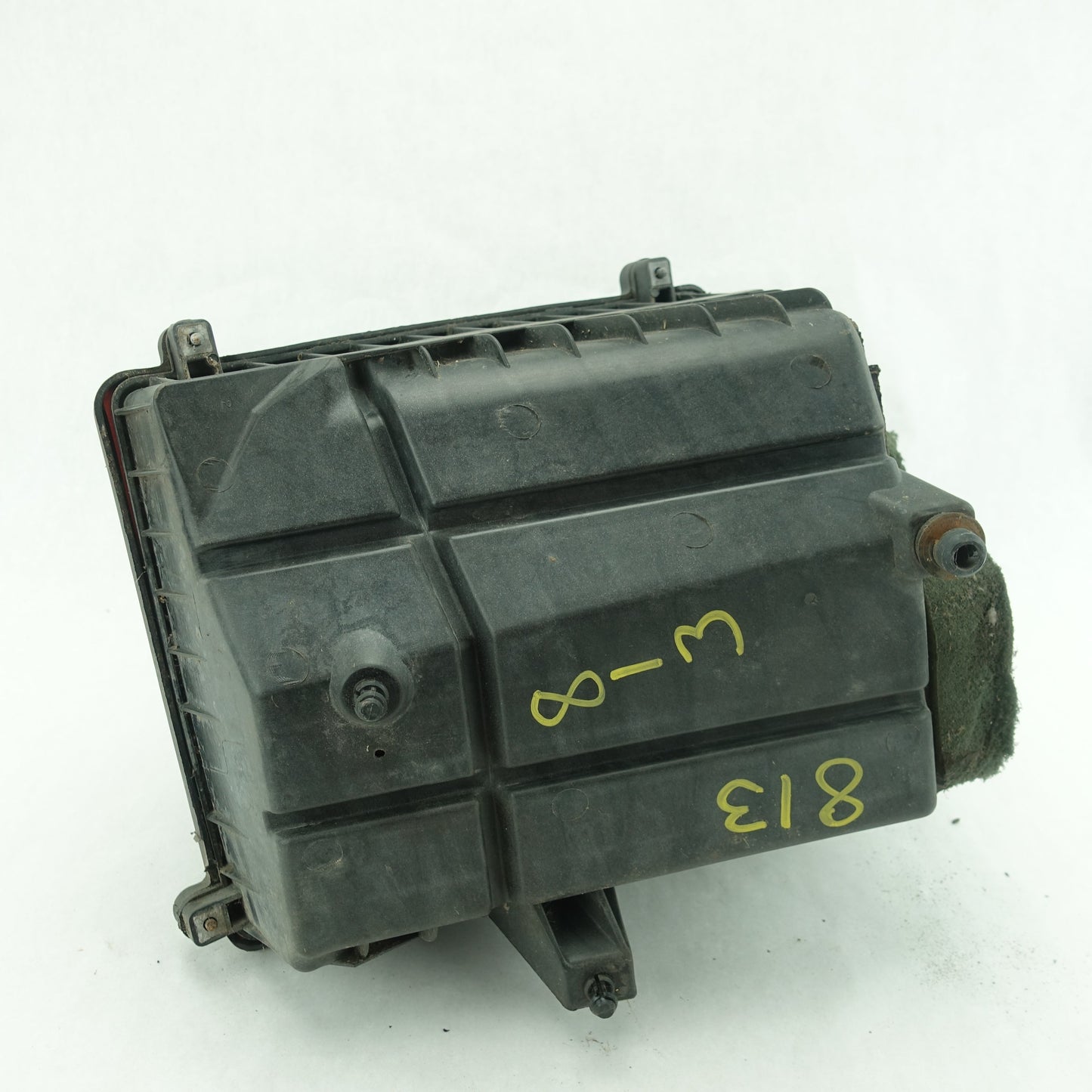 2002 2003 2004 2005 2006 2007 2008 Cadillac Escalade Air Cleaner Filter Box