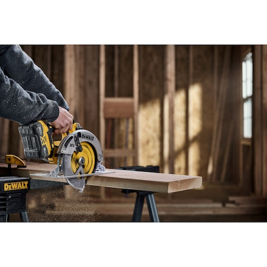 DEWALT DCS590B 20V MAX* XR® Brushless Cordless 7-1/4 in. Circular Saw (Tool Only)