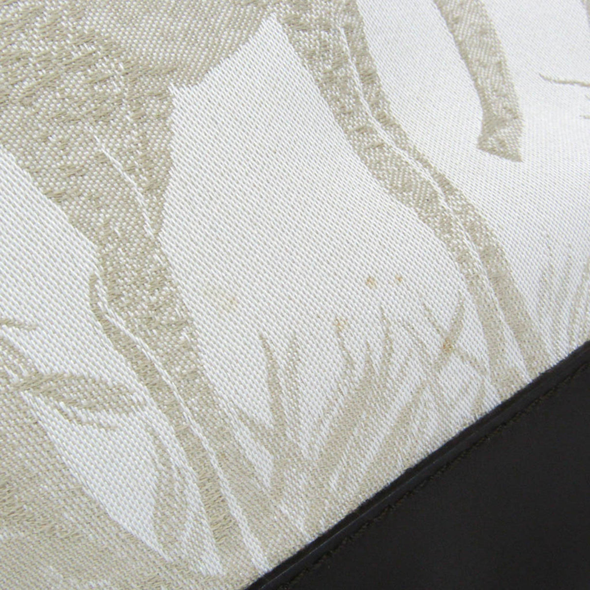 Hunting World Safari Embroidery · Canvas
