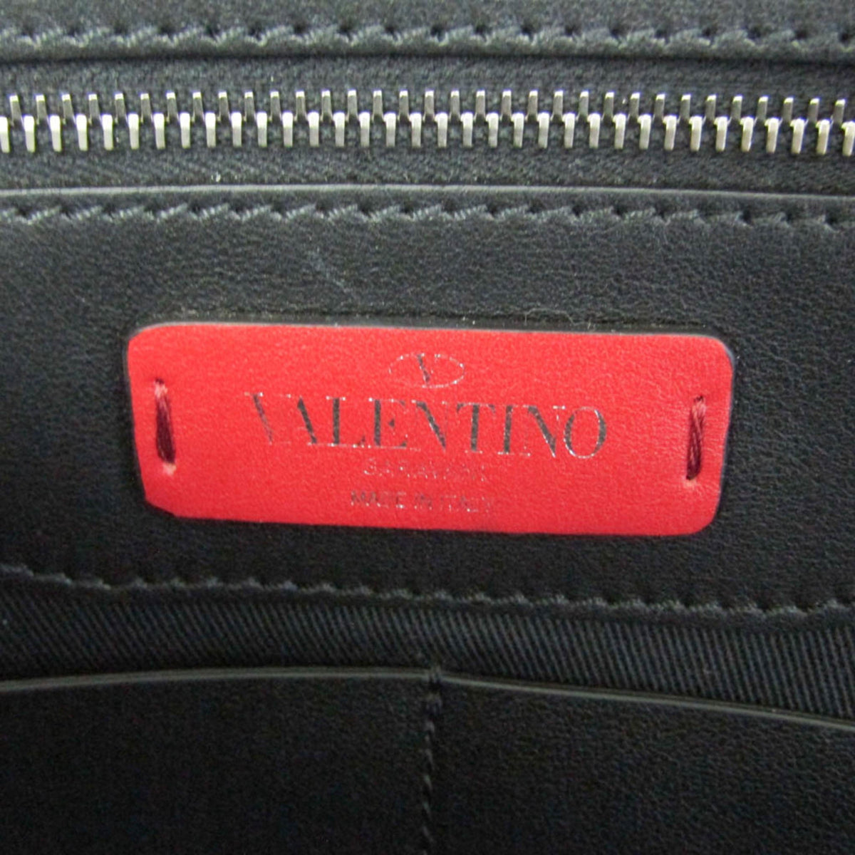 Valentino Garavani Rockstud · Leather Clutch