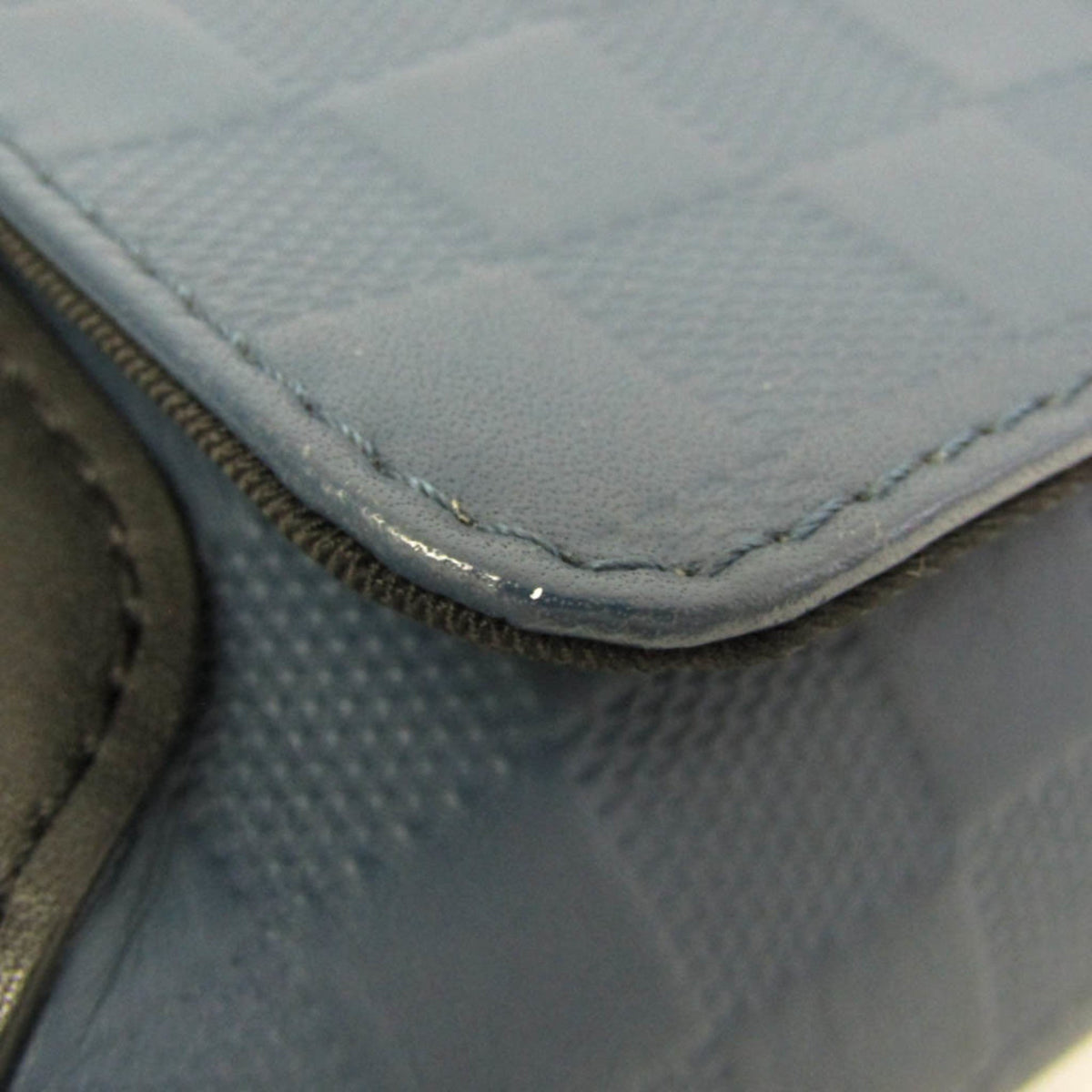 Louis Vuitton District PM · Damier Infini