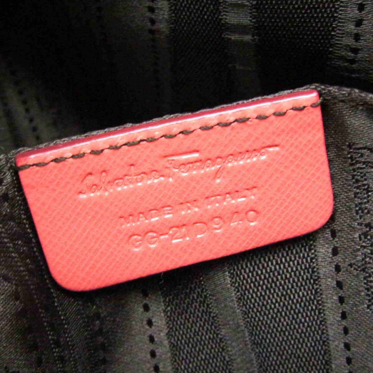 Salvatore Ferragamo Gancini · Leather