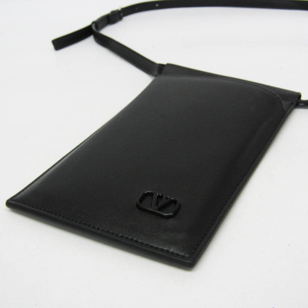 Valentino Garavani Smartphone Pouch · Leather