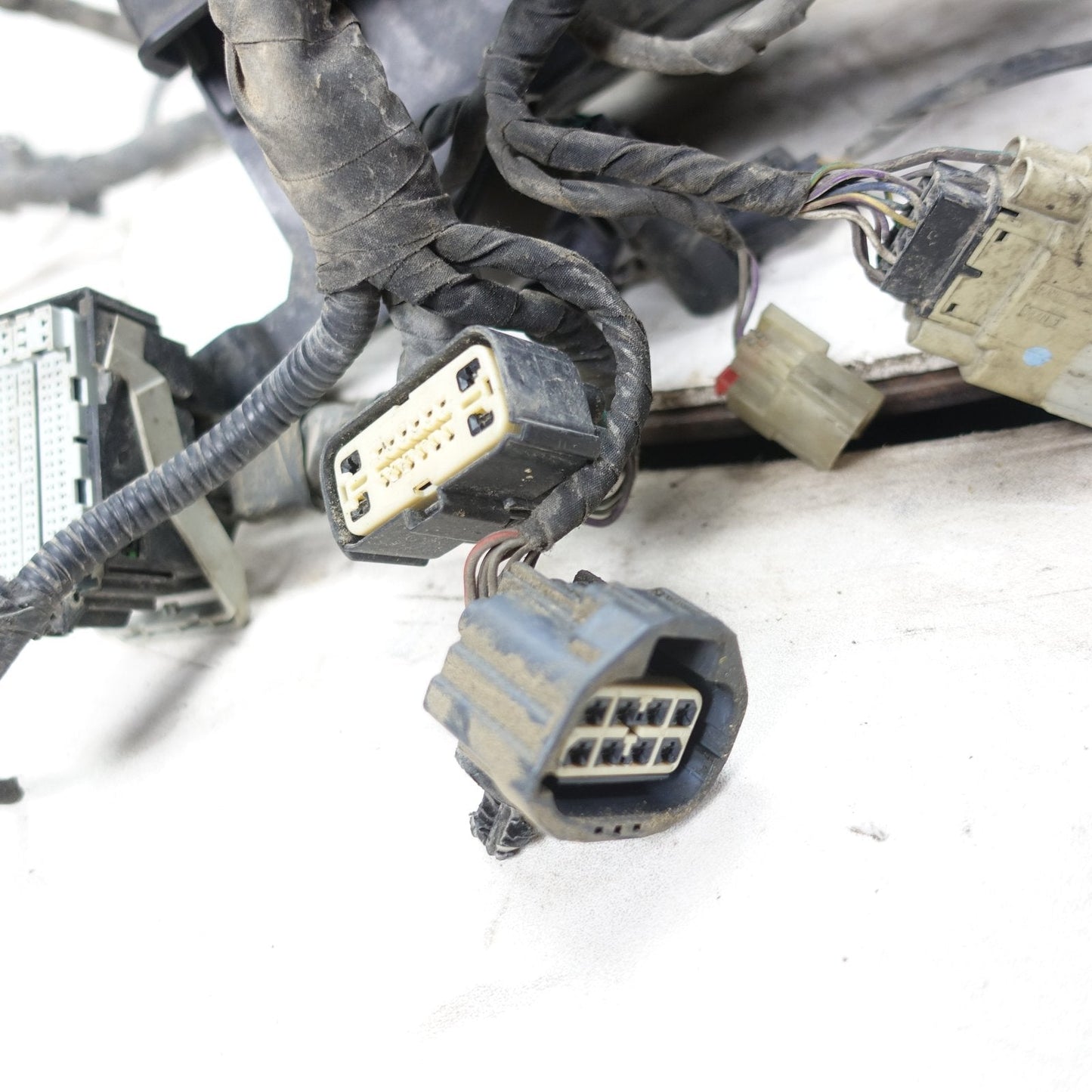 Damage 2015 2016 Ford F150 3.5L Engine Fuse Box Bay Wire Harness Loom