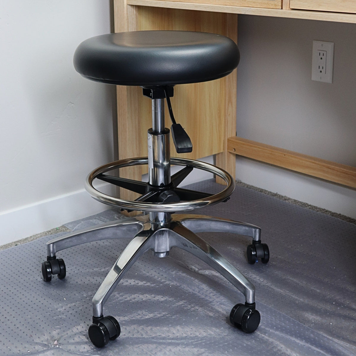 Professional Jeweler's Bench Stool with Hydraulic Lift and Footrest