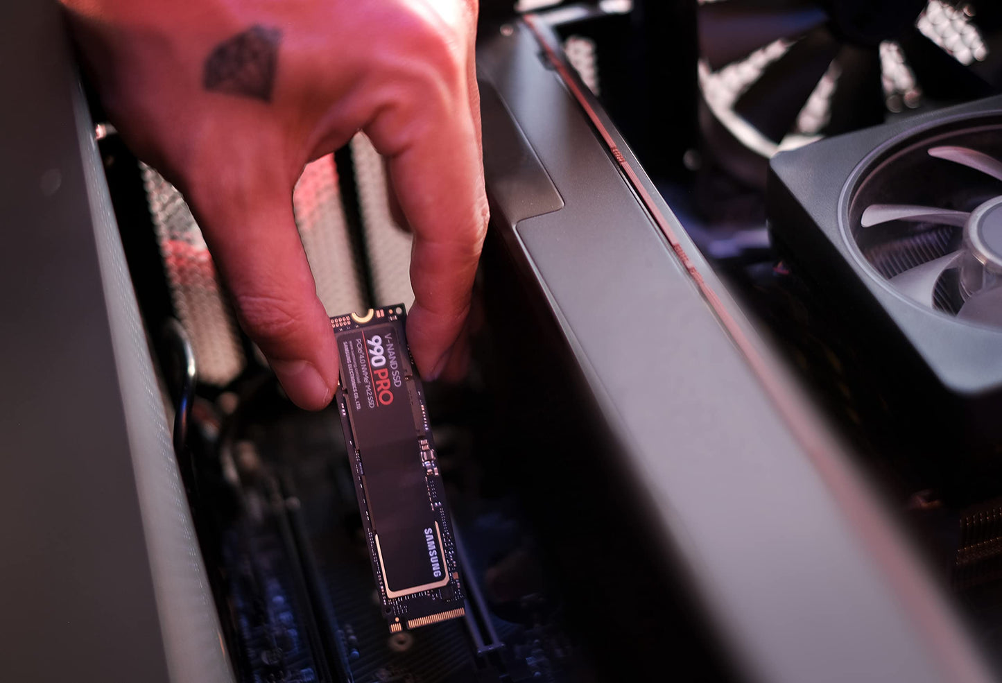 Samsung 990 PRO SSD 2TB NVMe M.2 PCIe Gen4, M.2 2280 Internal Solid State Hard Drive, Seq. Read Speeds Up to 7,450 MB/s for High End Computing, Gaming, and Heavy Duty Workstations, MZ-V9P2T0B/AM