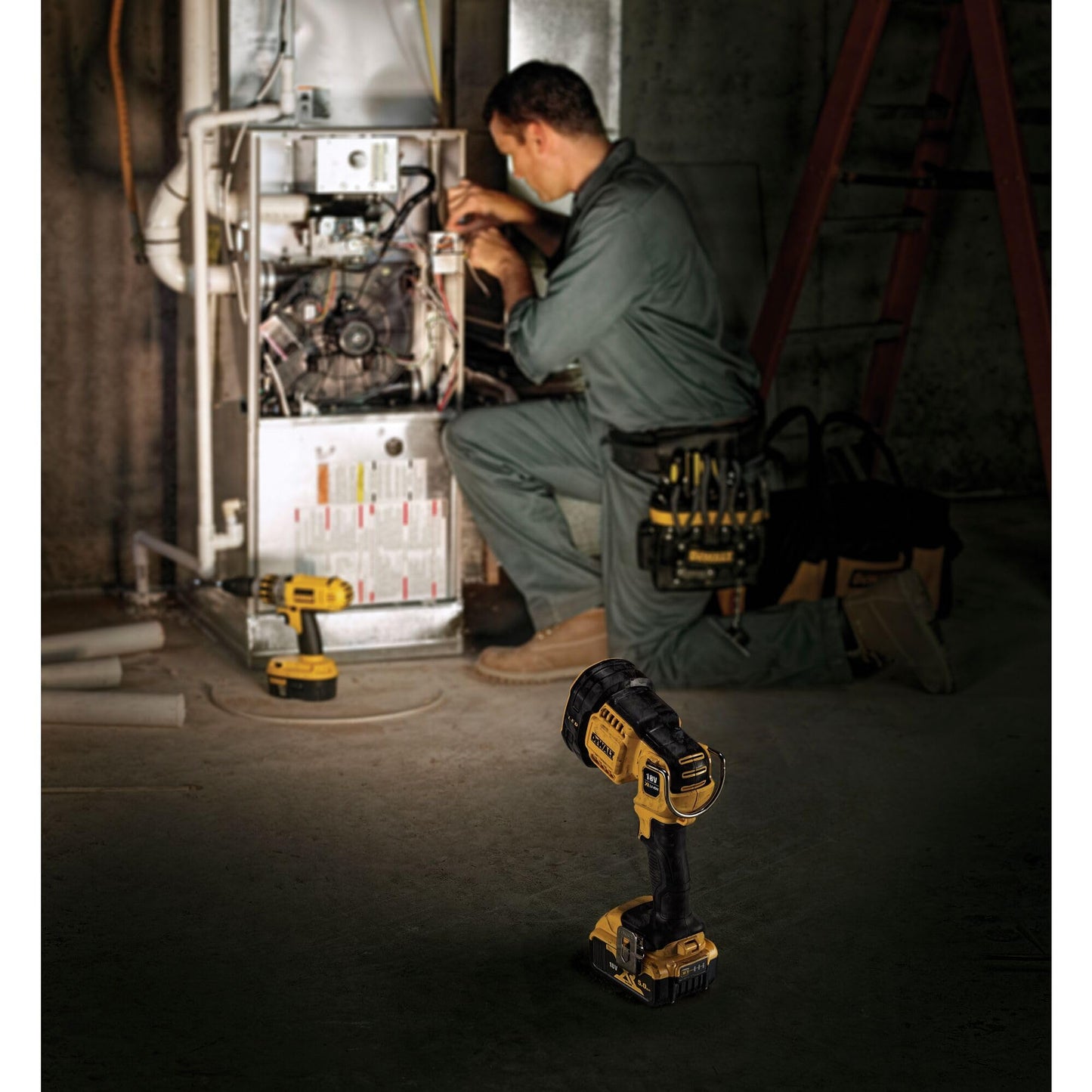 DEWALT 20V MAX* LED Work Light/Flashlight (DCL040)