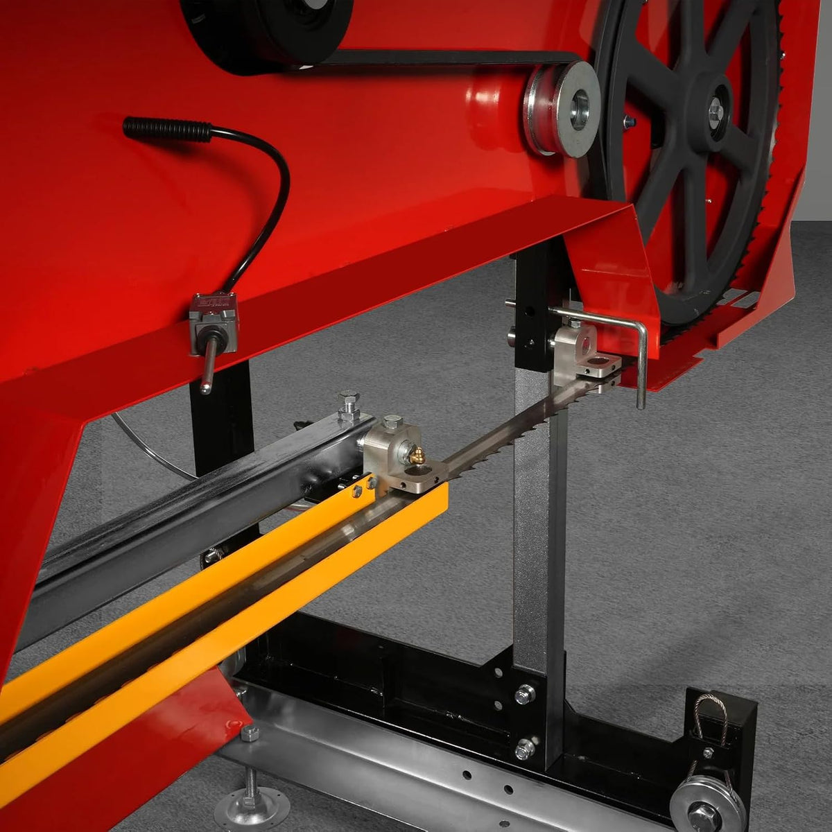 MechMaxx 32" Portable Sawmill, 20' Track Length, 26.5" Board Width, SM-32