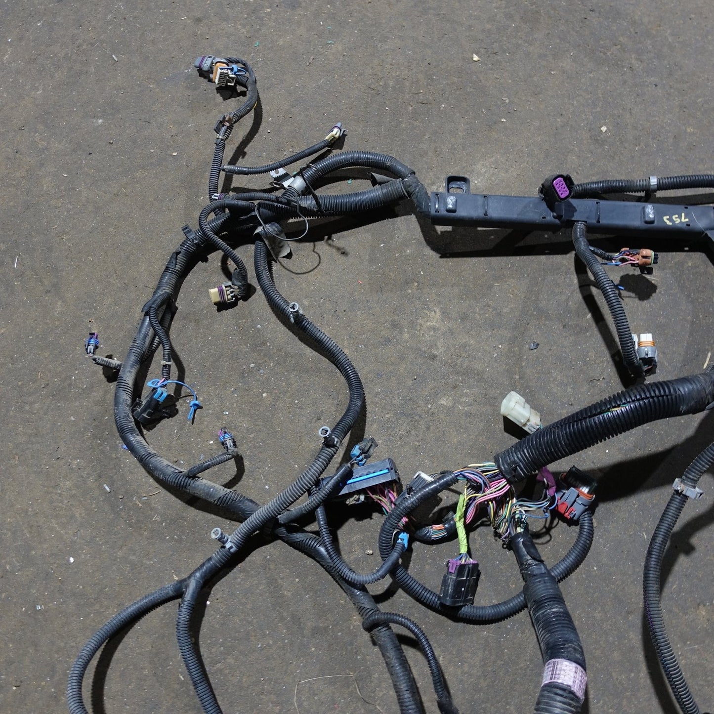 2004 Silverado Sierra 2500 3500 Engine Wiring Harness Main Loom 8.1L