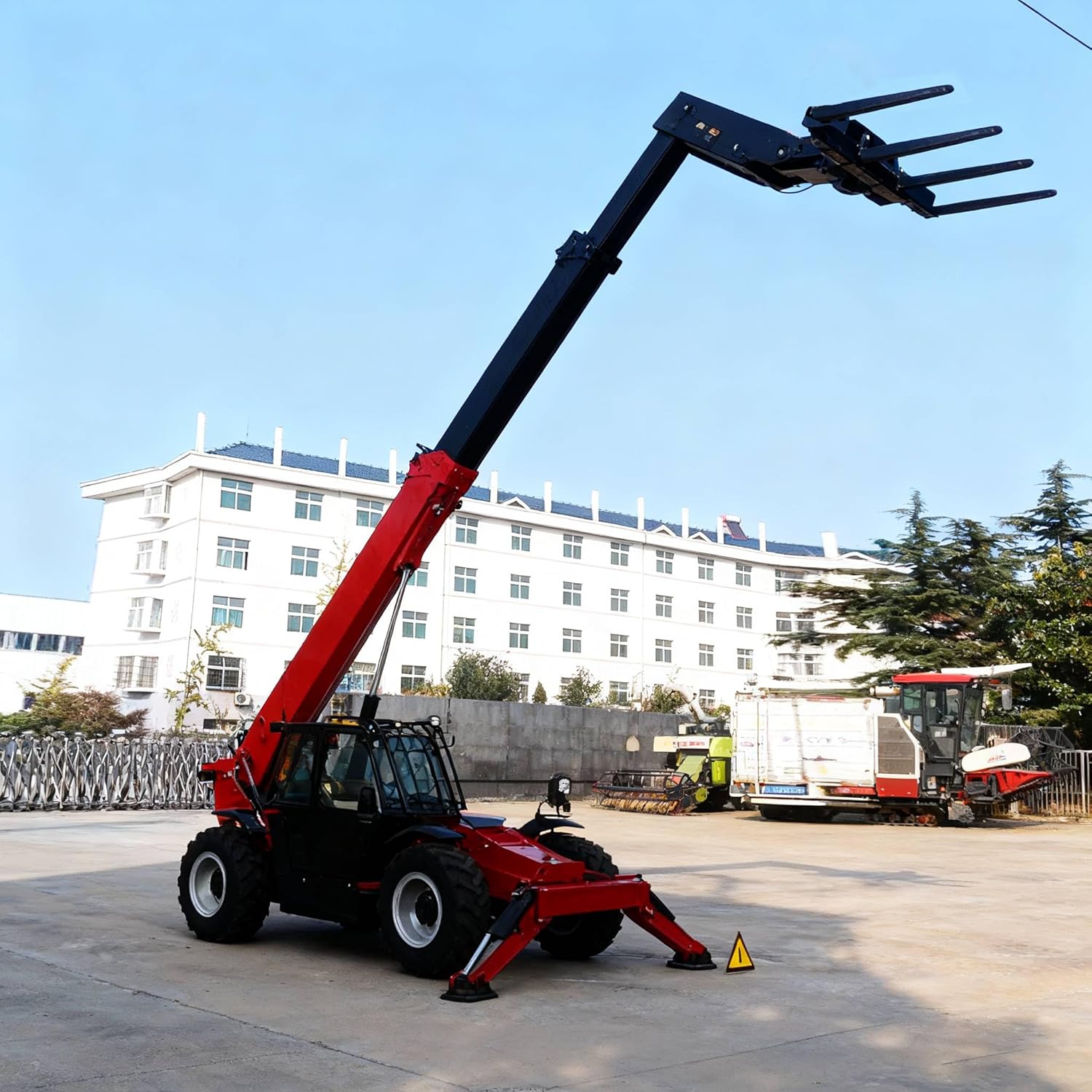 Telescopic Forklift Versatile Telehandler Hydraulic Extendable Arm Loader Crane Jib Construction Handler for Enhanced Material Lifting and Loading Performance
