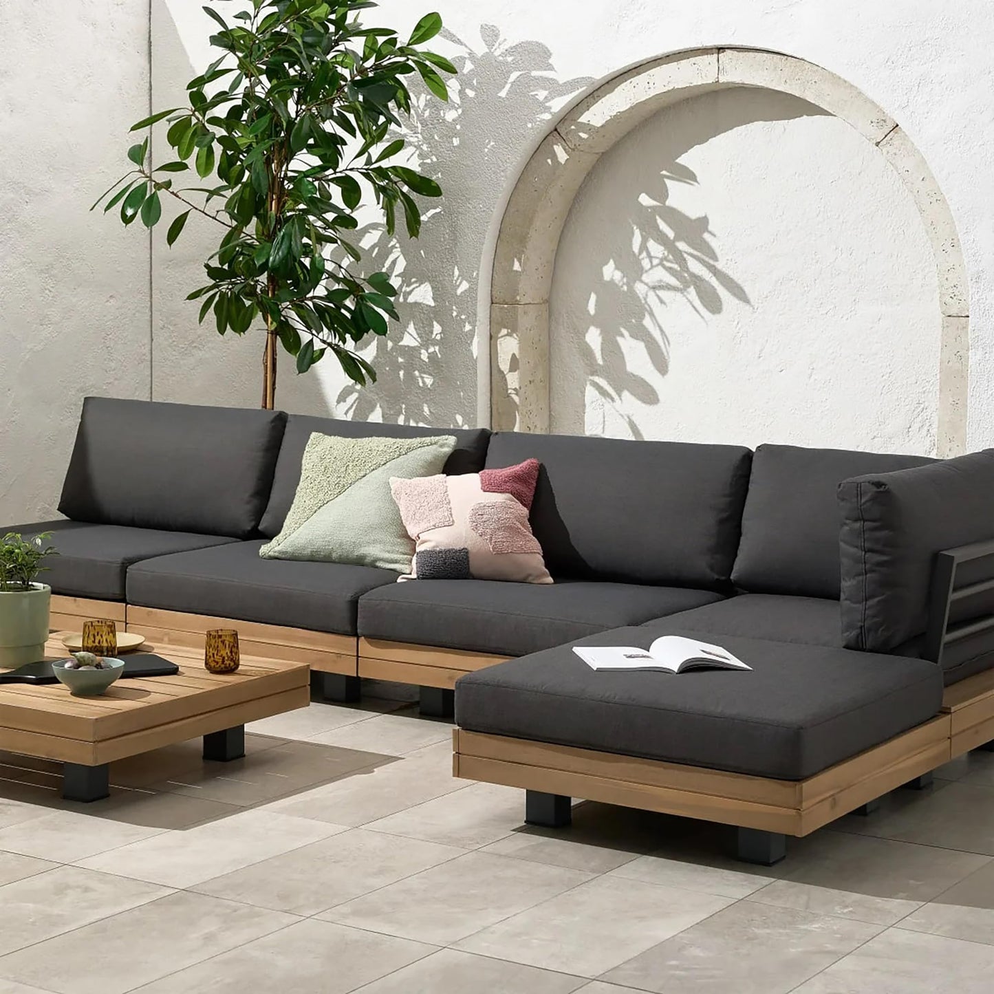 Poly & BARK Celenza Modular Corner Sectional Set with Coffee Table–Outdoor Sectional in Acacia Wood and Powder‑Coated Steel with Weather‑Resistant Cushions–Stylish Patio Lounge for Family and Guests