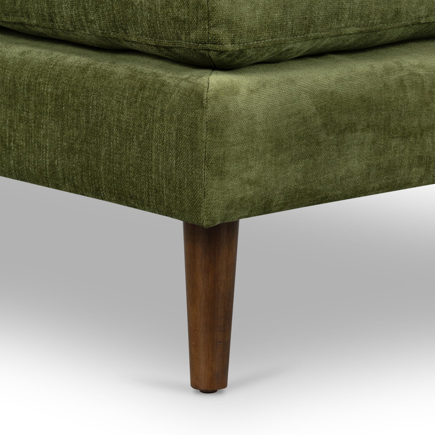 Poly & BARK Napa Velvet Ottoman – Square Upholstered Velvet Accent Piece with Elegant Turned Wood Legs – Luxe Footrest or Extra Seating for Living Room, Bedroom, Lounge or Reading Nook