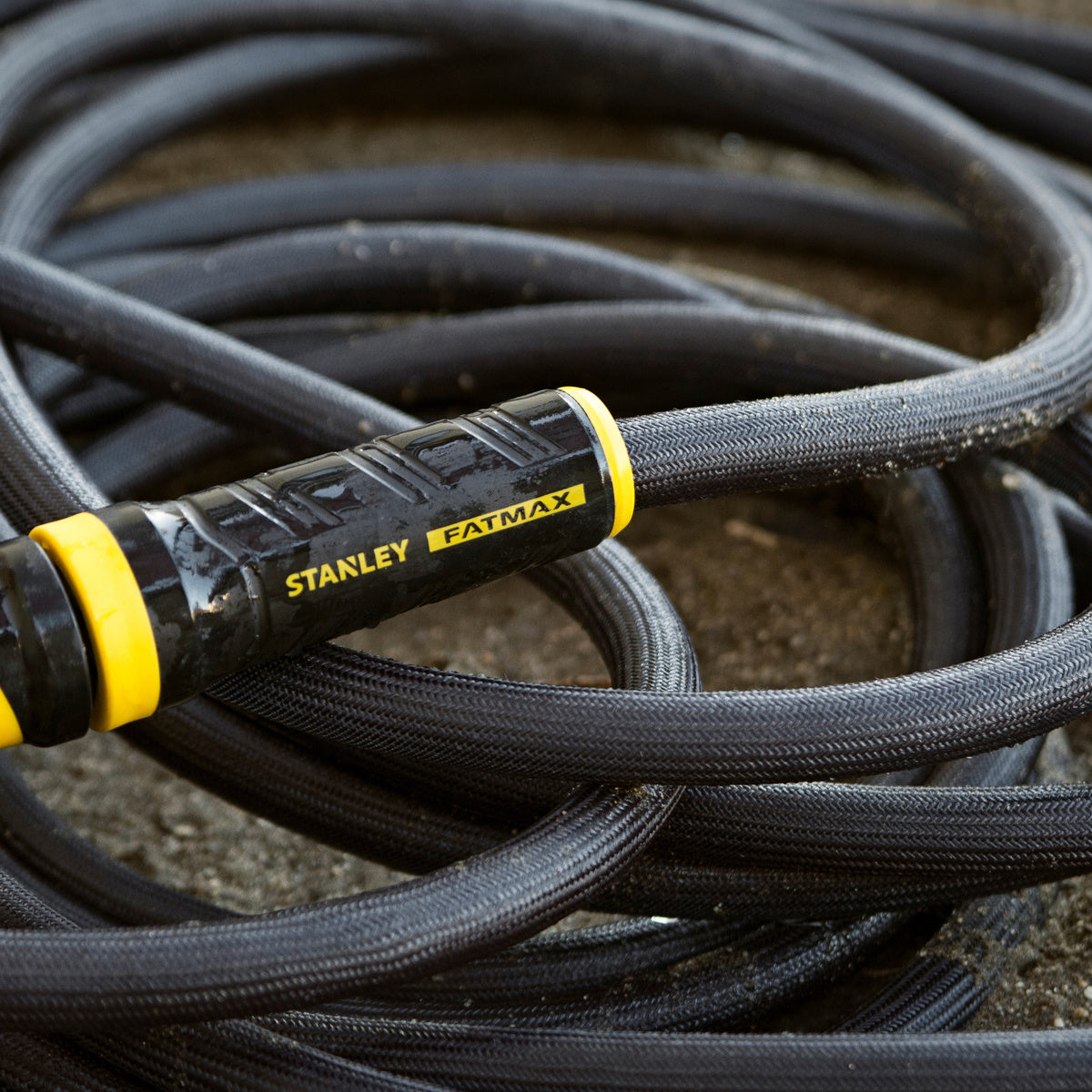 Stanley 100 ft x 5/8" Fabric Hose w/Swivel Coupling BDS90131
