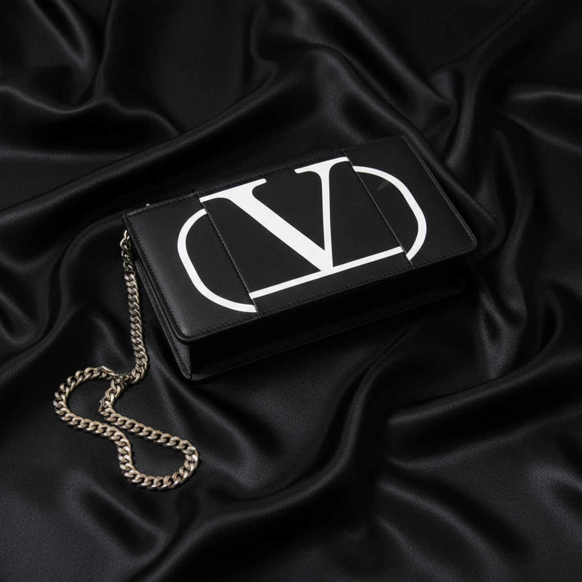 Valentino Garavani V Logo · Chain Pouch