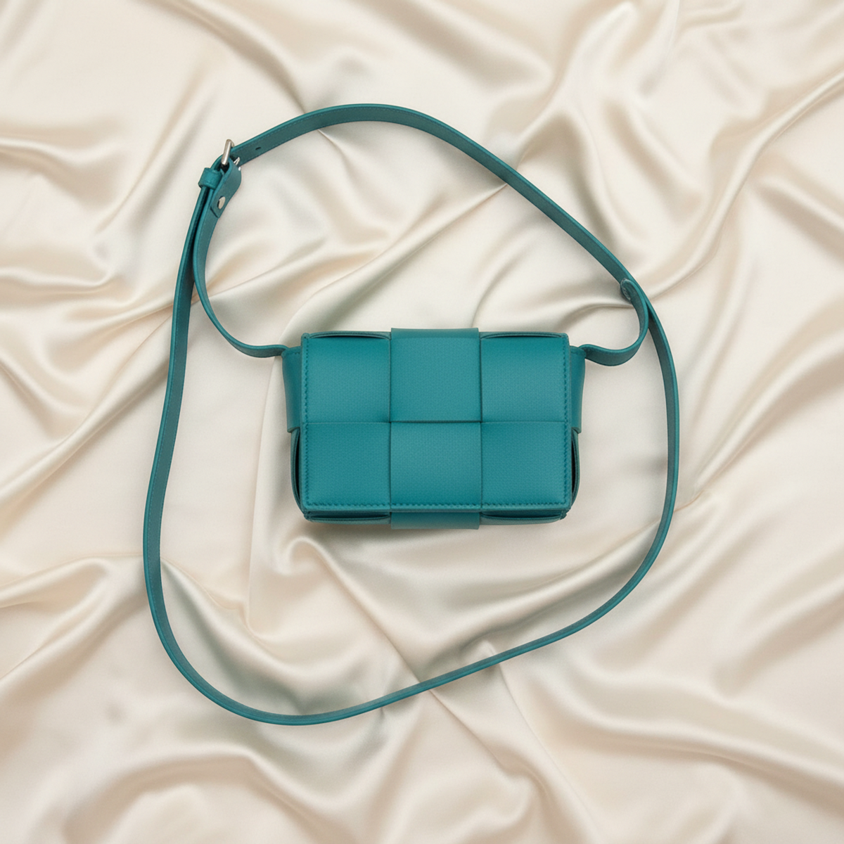 Bottega Veneta Intrecciato Cassette · Lamb
