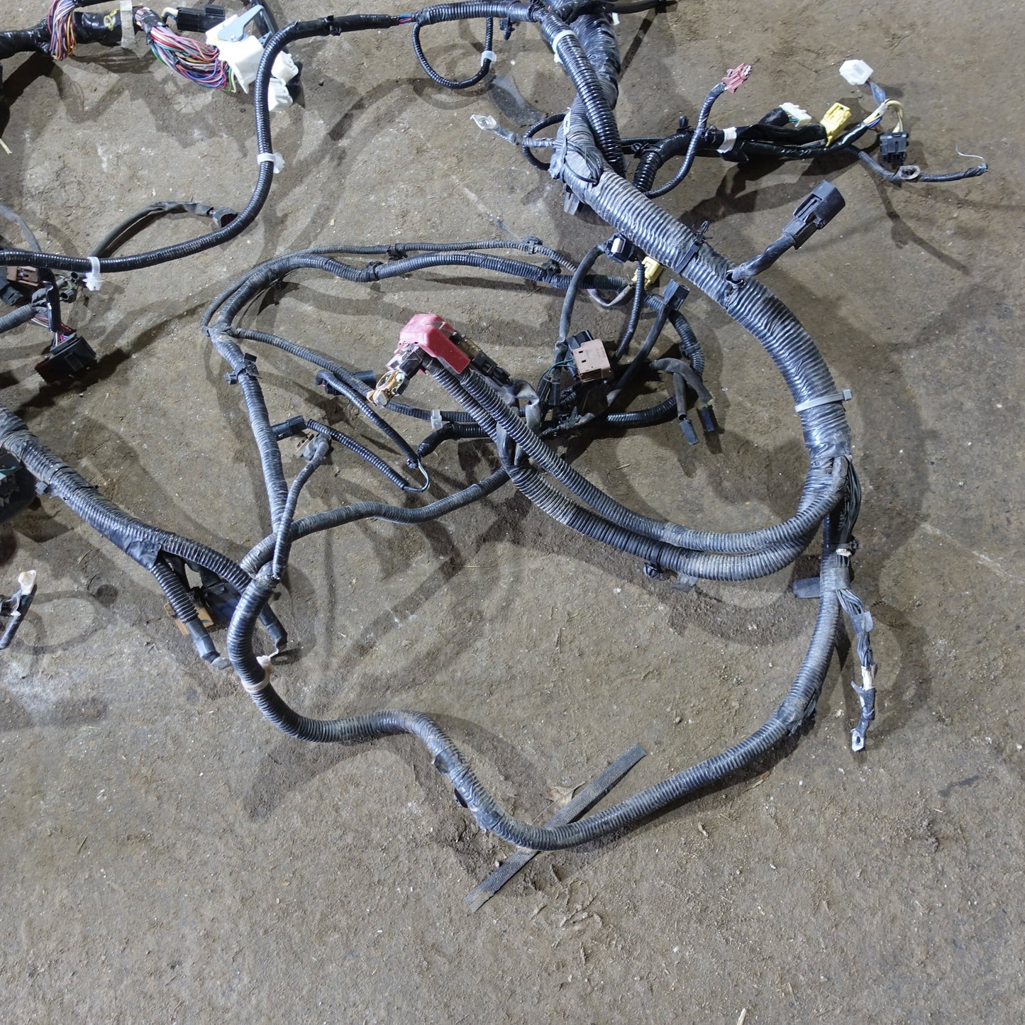 2016 2017 2018 Nissan Titan XD Diesel Engine Fuse Box Positive Battery Cable