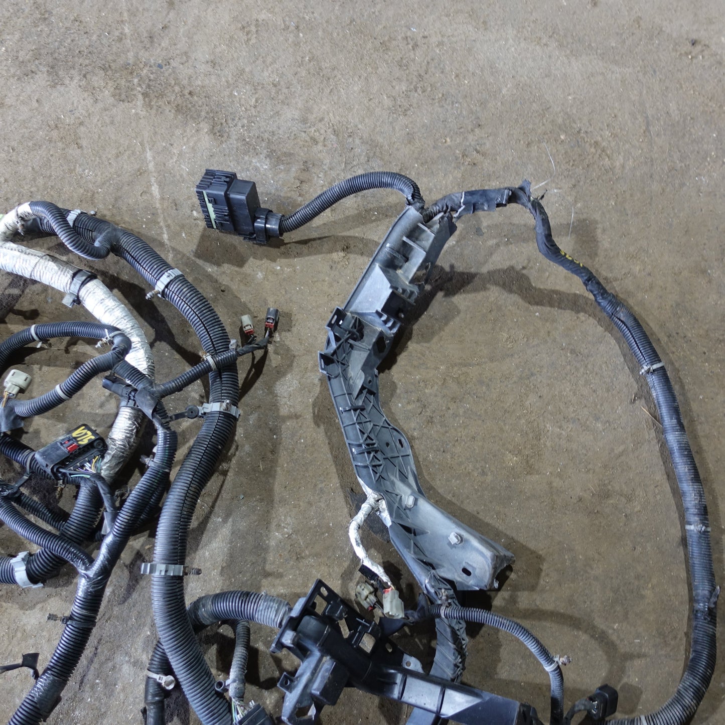 Damage 2019 Silverado Sierra 1500 Crew Cab 5'8" Box Frame Chassis Wire Harness