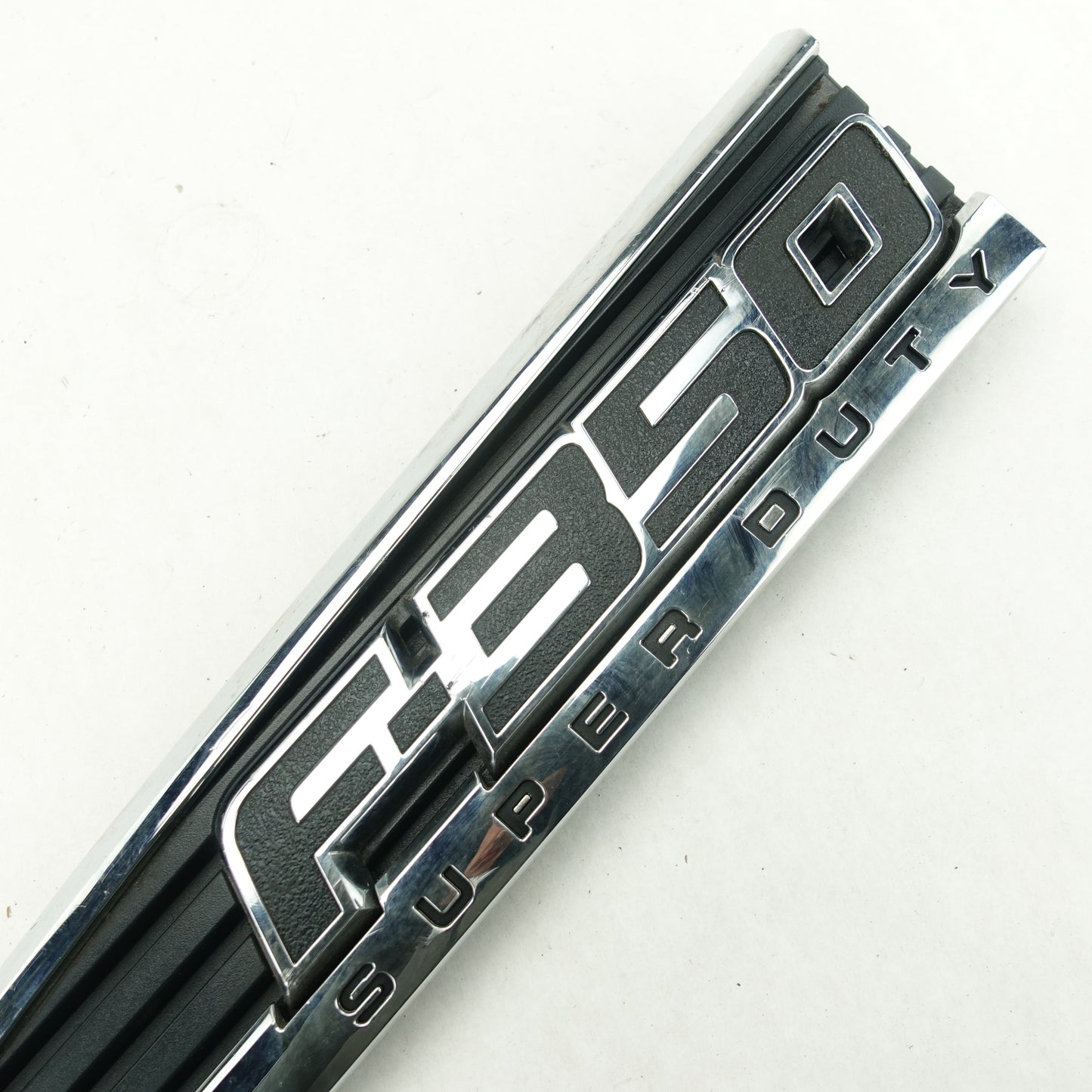Damage 2011 2012 2013 2014 Ford F350 Lariat Driver Left Fender Vent Emblem Logo