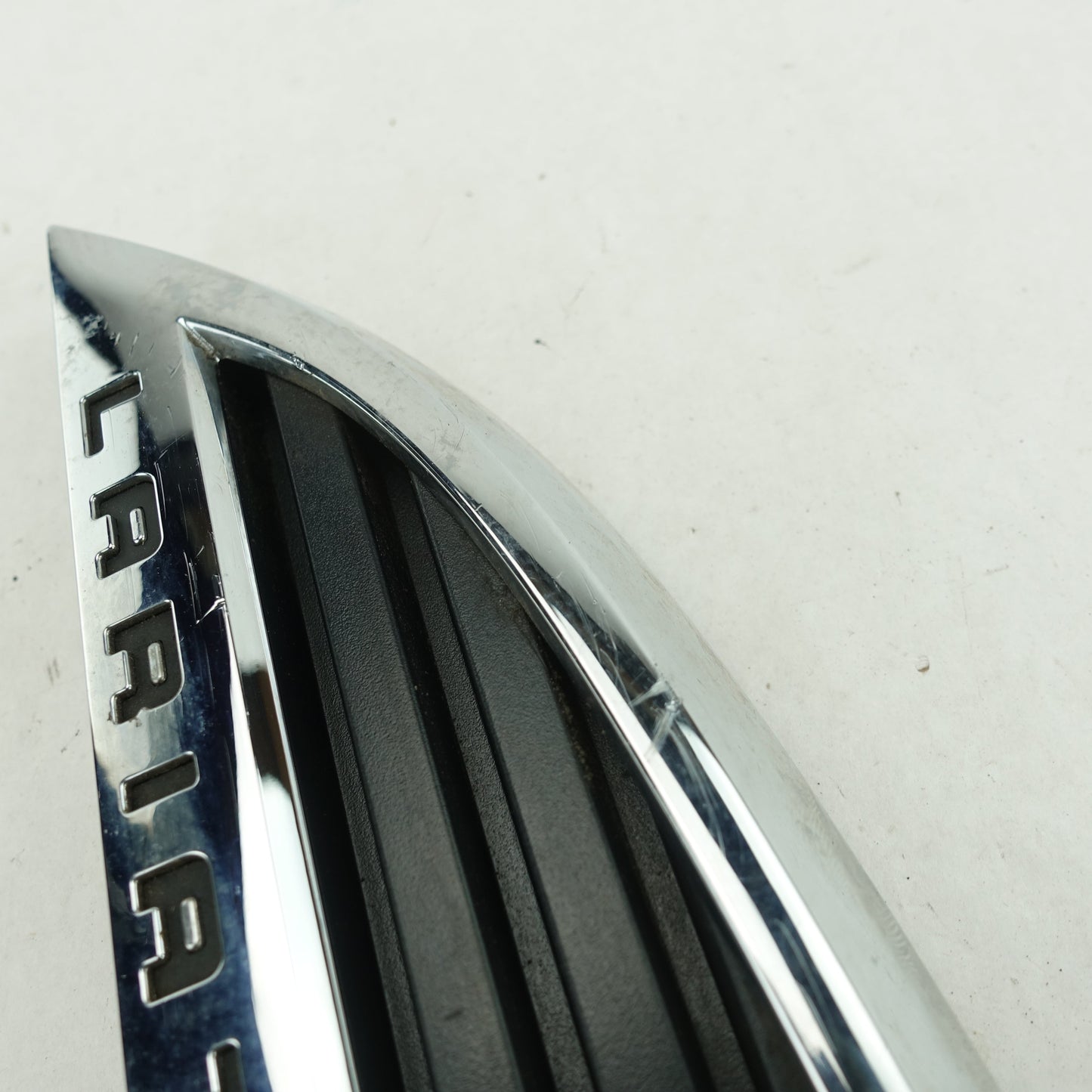 Damage 2011 2012 2013 2014 Ford F350 Lariat Driver Left Fender Vent Emblem Logo
