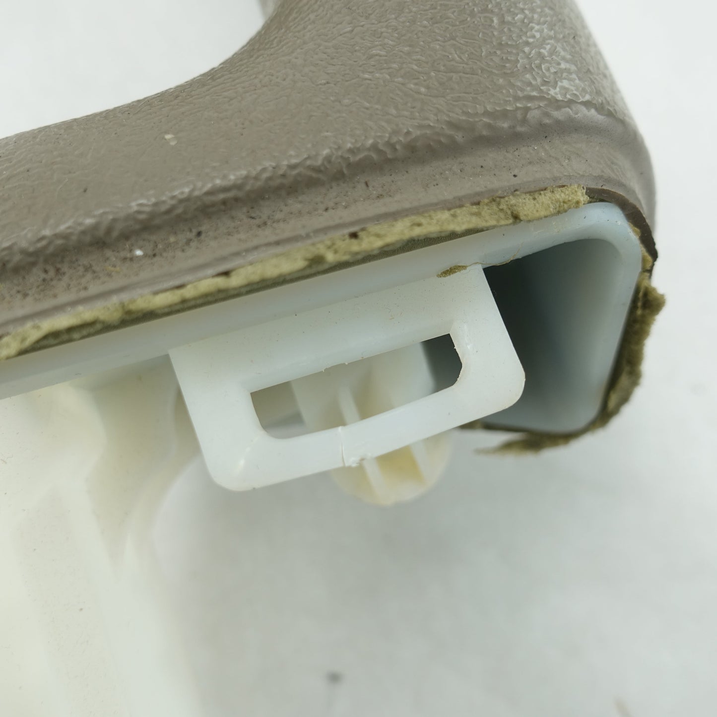 Damage 2003 2004 2005 Yukon Passenger Right Front Door Handle Armrest Arm Rest