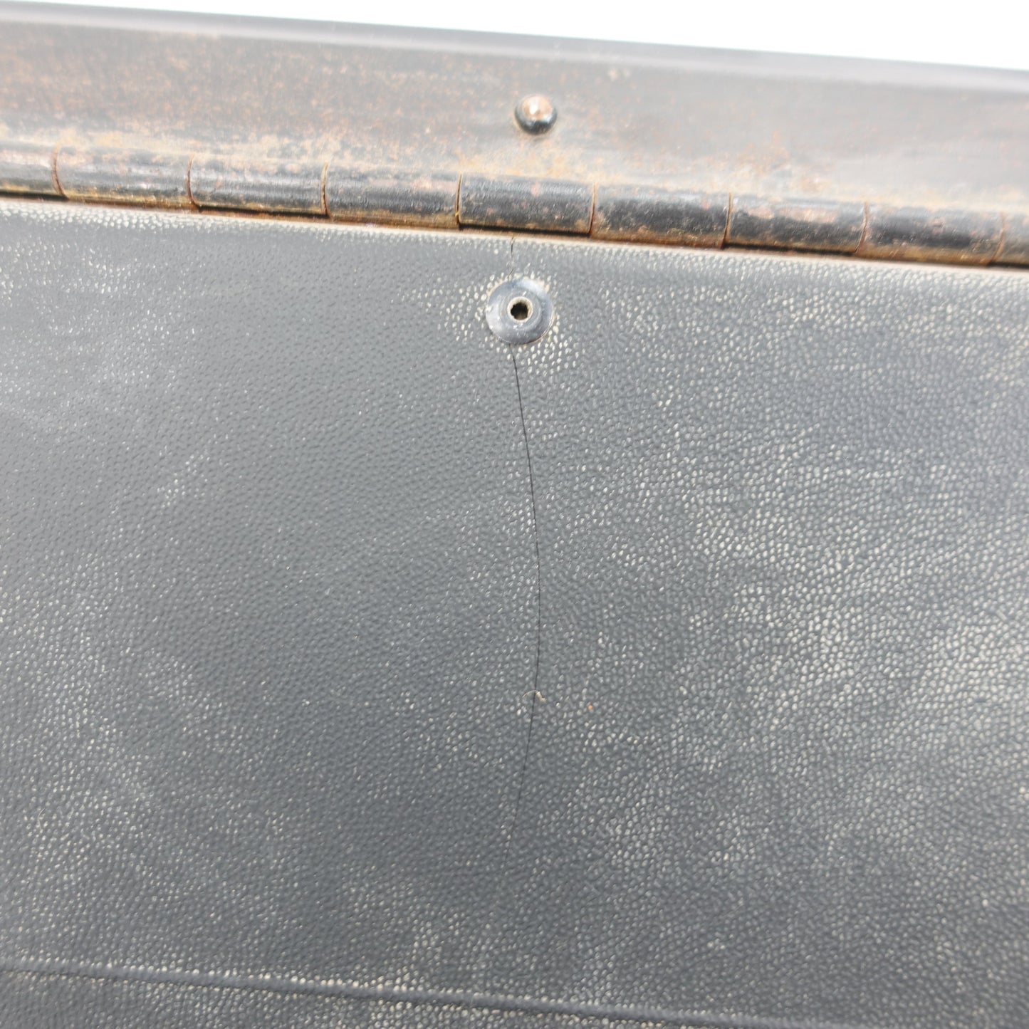 2003 2004 GMC Chevy C4500 C5500 Topkick Kodiak Front Left Sill Scuff Plate Door