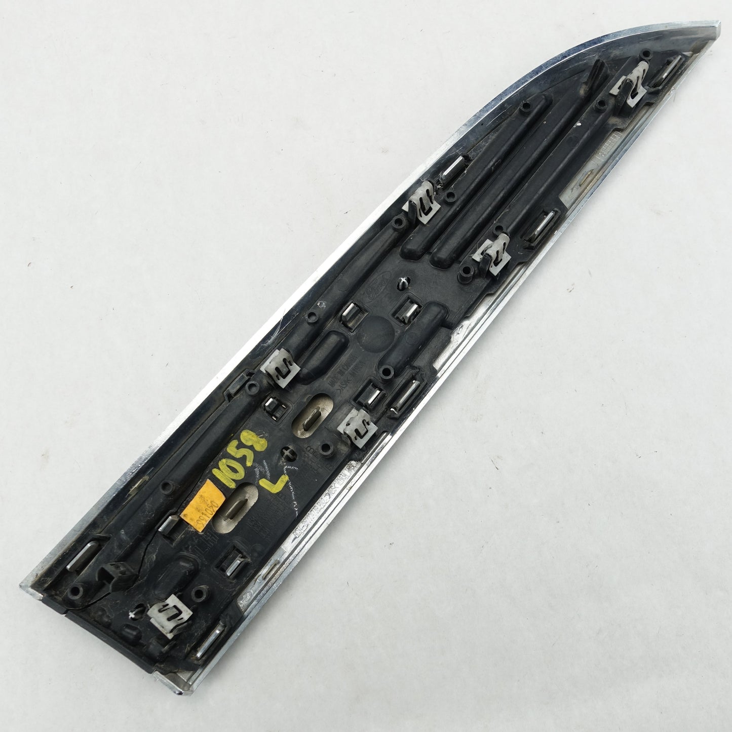 Damage 2011 2012 2013 2014 15 Ford F250 XLT Driver Left Fender Vent Emblem Logo