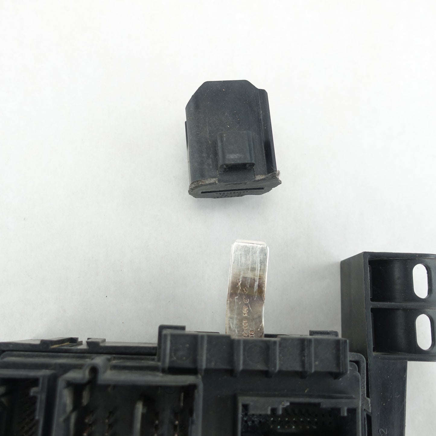 Damage 2008 2009 2010 Ford F250 F350 Fuse Junction Box BCM Control Module Computer