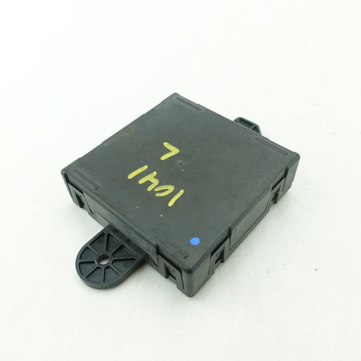 2011 2012 2013 2014 Town & Country Driver Left Front Door Hub Module Control