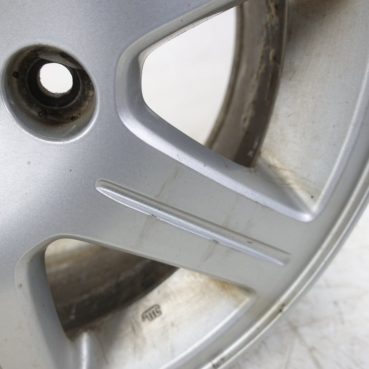 2011 2012 Chrysler Town & Country 16 Inch Aluminum Alloy Wheel Rim Ring