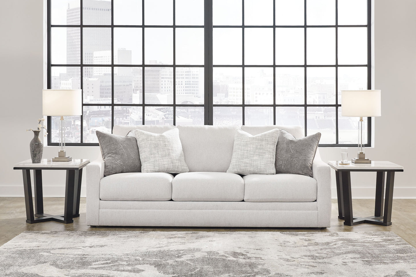 Maitelynn - Sofa - Chalk