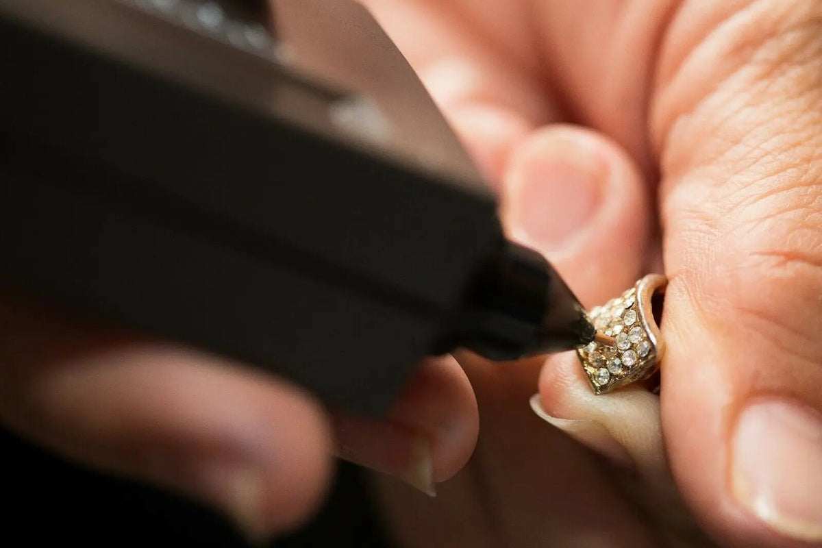 GTE Digital Diamond Tester – Electronic Gemstone & Jewelry Testing Tool