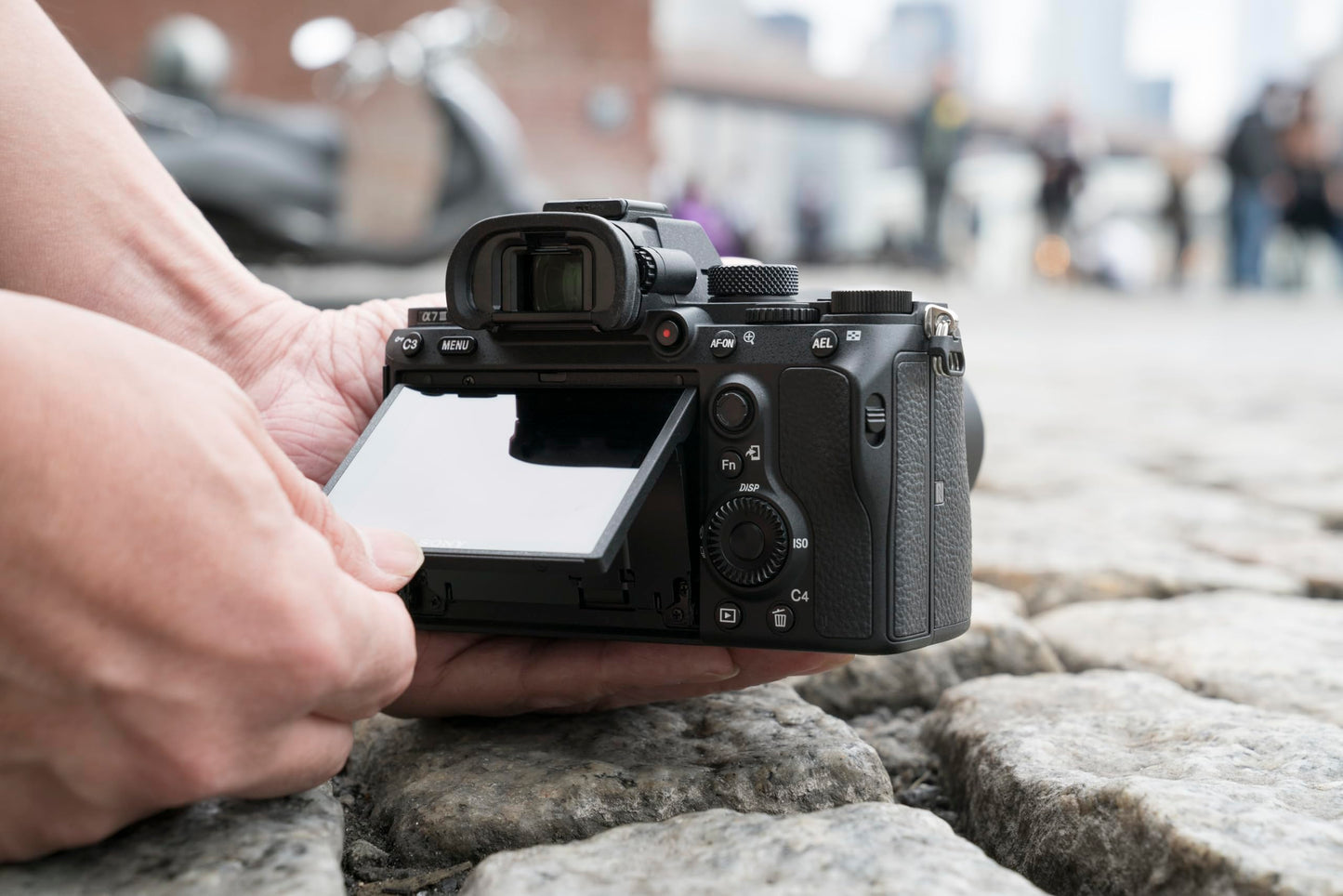 Sony a7 III Full-Frame Mirrorless Interchangeable-Lens Camera with 28-70mm Lens with 3-Inch LCD (Black)